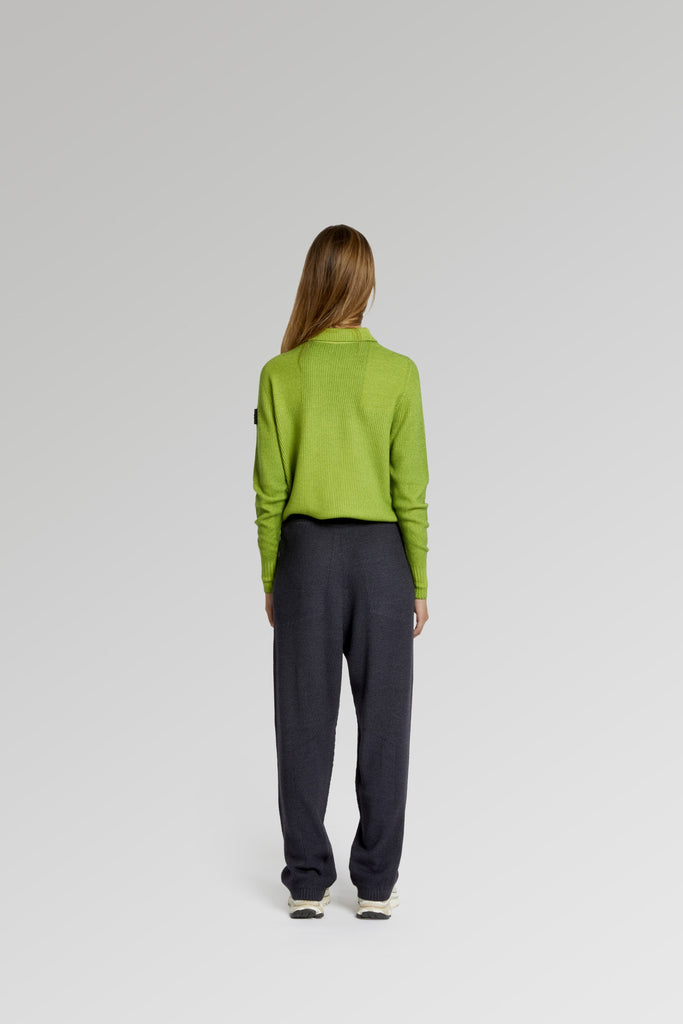 ANNAPURNA - Loose-fit straight-cut trouser. Inserts in moss stitch and panelled pockets fitted to the front. Elasticated waist with technical waistband.